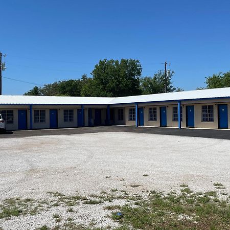 Relax Inn Goldthwaite Exterior photo