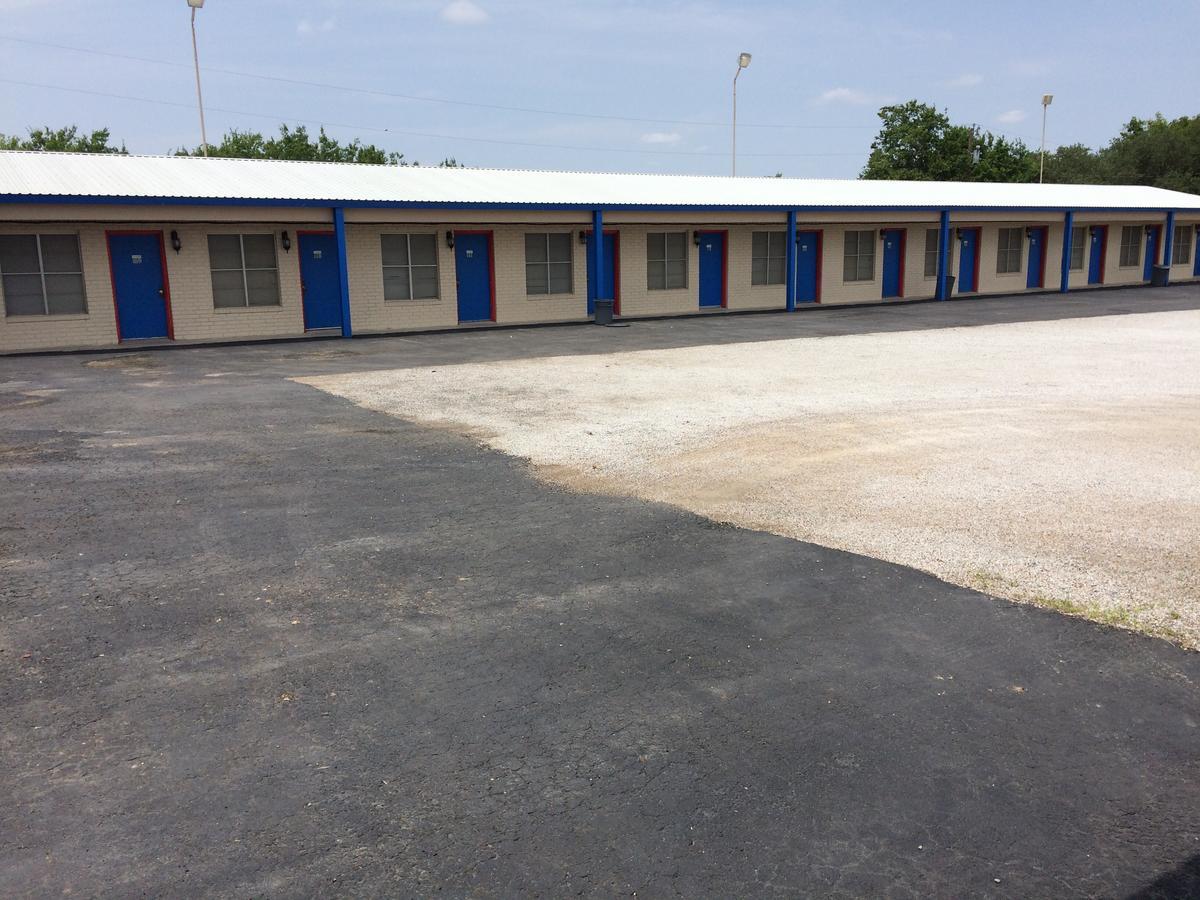 Relax Inn Goldthwaite Exterior photo